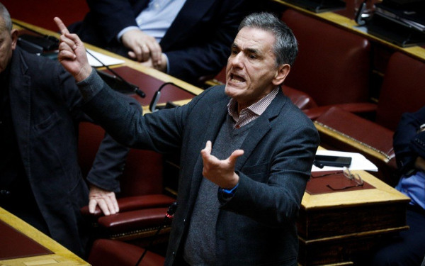 Κόντρα ΝΔ-Τσακαλώτου για τα... τοπικά νομίσματα του ΣΥΡΙΖΑ