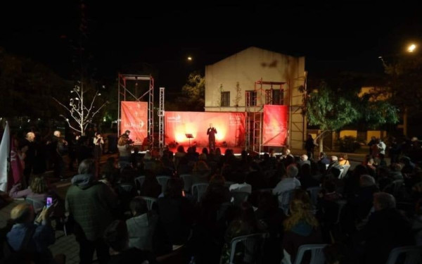 Διάλογος Βαρουφάκη-νέων στο Μεταξουργείο (φωτ.)