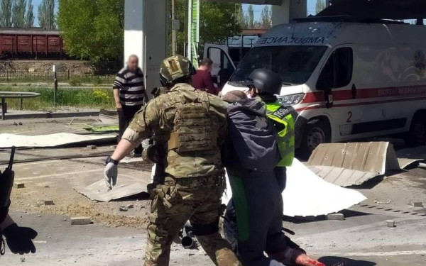 Ανελέητη η Ρωσία: 21 νεκροί από τις επιθέσεις στη Χερσώνα της Ουκρανίας