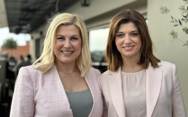 Νοτοπούλου και Θρασκιά τα είπαν με εργαζόμενες μητέρες με θέα τον Θερμαϊκό Κόλπο