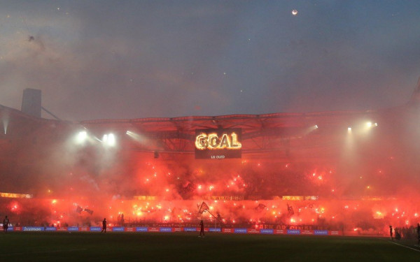 Φόρα παρτίδα: Η ΑΕΚ έδωσε στη δημοσιότητα τη φωτογραφία του οπαδού που πέταξε φωτοβολίδα