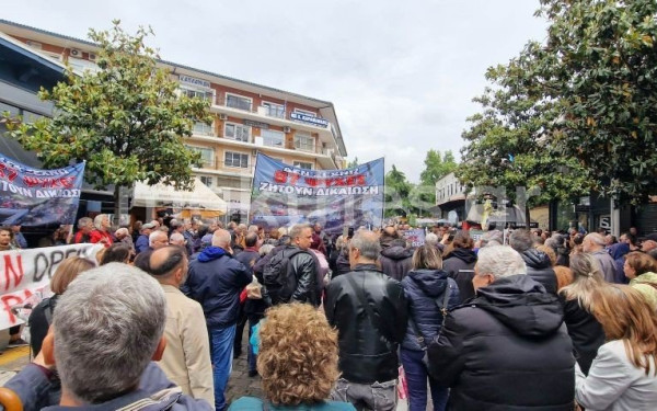«Έγκλημα στα Τέμπη»: Διαδήλωση στις Σέρρες από γονείς και συγγενείς θυμάτων (βίντεο & φωτ.)