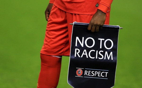 Η FIFA κηρύσσει τον πόλεμο στους ρατσιστές των γηπέδων