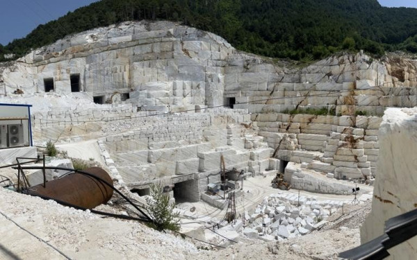 Αντίθετη η εξορυκτική βιομηχανία στο Ειδικό Χωροταξικό του Τουρισμού