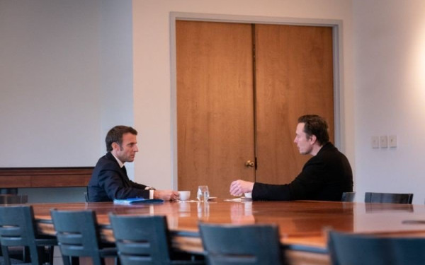 Με τον Έλον Μασκ συναντάται σήμερα ο Εμανουέλ Μακρόν