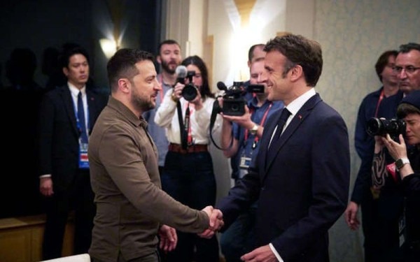 Τηλεφωνική επικοινωνία Ζελένσκι - Μακρόν: Στο επίκεντρο οι εξοπλιστικές «ανάγκες της Ουκρανίας»