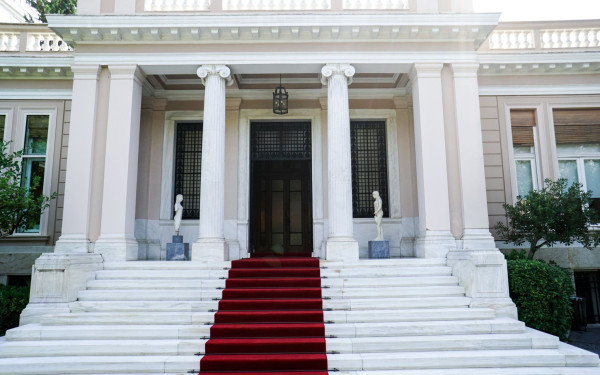 Μαξίμου για εκλογή Στ. Κασσελάκη: Ο ﻿«άγνωστος Χ» - Αναμένουμε τις πολιτικές του θέσεις