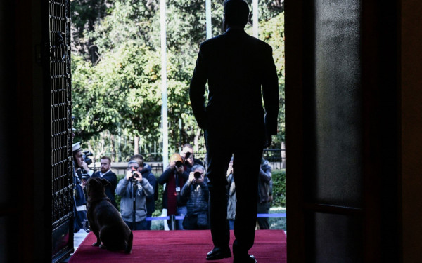 Εσωτερική αναδιάταξη στο Μαξίμου μετά τις παραιτήσεις Μπρατάκου - Παπασταύρου