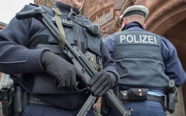 Γερμανία: Άνδρας επιτέθηκε σε διερχόμενους στη Μερς - Έπεσε νεκρός από πυρά αστυνομικών