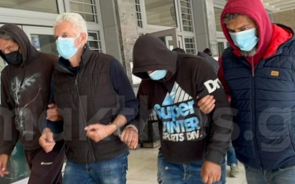 Θεσσαλονίκη: Ασθενοφόρο του ΕΚΑΒ στο Αστυνομικό Μέγαρο για τον «εγκέφαλο» του  κυκλώματος κοκαΐνης 