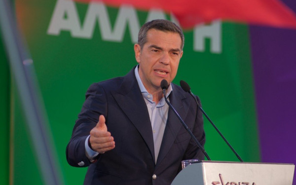 Αλ. Τσίπρας: Δεν γίνεται το νοικοκυριό να μην μπορεί να τα βγάλει πέρα και 15 εταιρείες να έχουν κέρδη 1 δισ. καθεμιά (βίντεο)