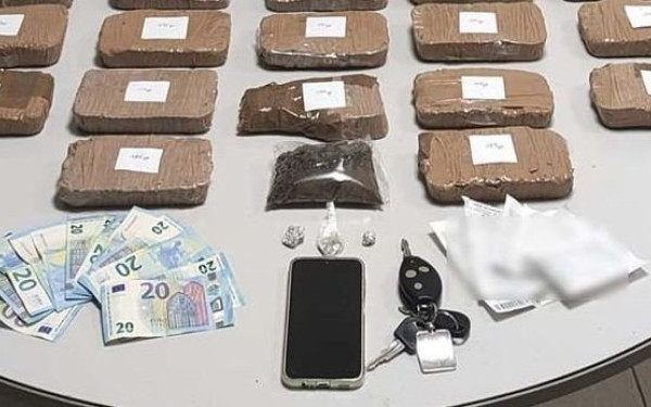 Έκρυψαν στη ρεζέρβα του αυτοκινήτου περισσότερα από 12 κιλά ηρωίνης (φωτ.)