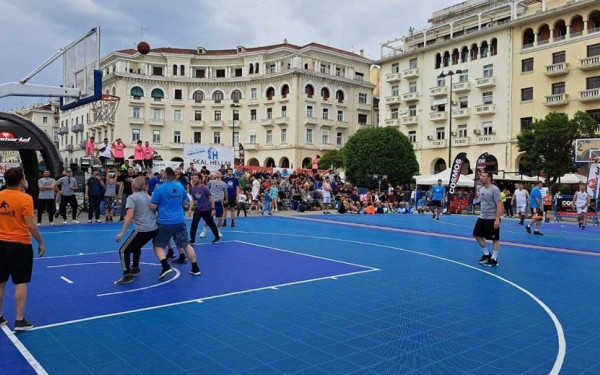 Θεσσαλονίκη: Πανδαισία μπάσκετ στη μνήμη του Άλκη Καμπανού στην Αριστοτέλους (φωτ.)