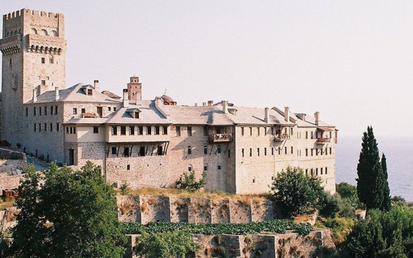 Άγιο Όρος: Τι απαντά η Μονή Καρακάλλου για την ανάμειξη της στις εκλογές και την στήριξη στην «Νίκη»