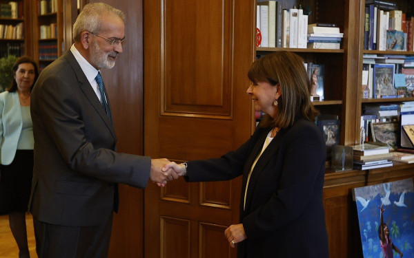 Στο Προεδρικό Μέγαρο ο Ιωάννης Σαρμάς: Αναλαμβάνει υπηρεσιακός πρωθυπουργός