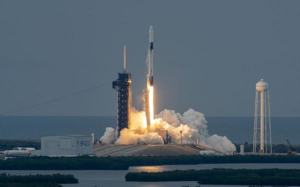 SpaceX: Αναχώρησε η αποστολή για τον πρώτο ιδιωτικό «διαστημικό περίπατο» στην ιστορία
