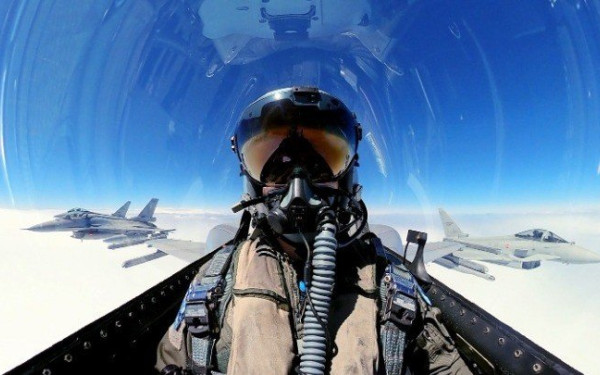 Η Ολλανδία επιτρέπει στην Ουκρανία να χρησιμοποιεί τα F-16 που θα τις δώσει για να χτυπήσει ρωσικά εδάφη