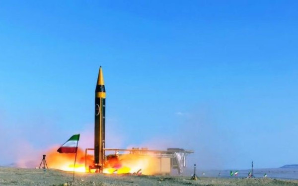 Ιράν: Οι Φρουροί της Επανάστασης παρουσίασαν νέα σκάφη με πυραύλους βεληνεκούς 600χλμ. (φωτ.)