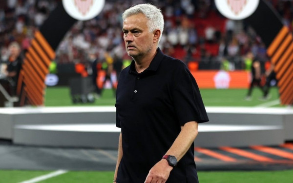 Τελικός Europa League: Ο Μουρίνιο ακολούθησε τον διαιτητή μέχρι το πάρκινγκ (βίντεο)