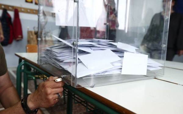 Δημοσκόπηση: Παντοδυναμία ΝΔ αλλά και χαμηλές προσδοκίες από την κυβέρνηση Μητσοτάκη (βίντεο)