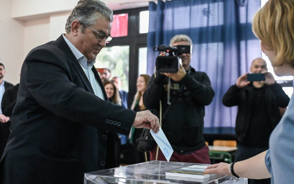 Ψήφισε στη Λαμία ο ο Δ. Κουτσούμπας (βίντεο)