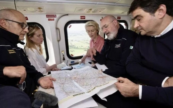 Αυτοψία Φον ντερ Λάιεν στην πλημμυρισμένη Εμίλια Ρομάνια στην Ιταλία (βίντεο)