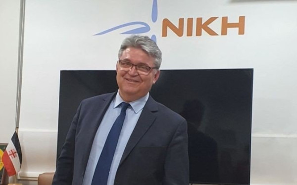 «Νίκη»: Το μπόλι, το... μαγνητικό  πεδίο και η προσευχή πριν τις προεκλογικές συγκεντρώσεις (βίντεο)