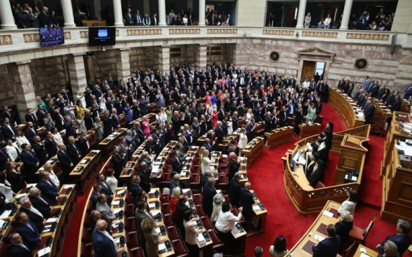 Εκλέγεται σήμερα το προεδρείο της Βουλής, παρουσία του πρωθυπουργού Ι. Σαρμά