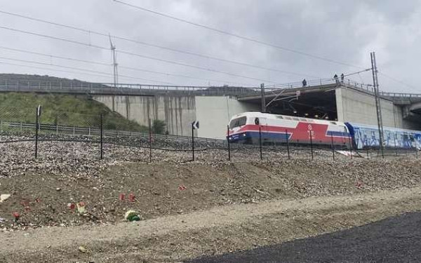 Τέμπη: Πώς και πόσοι ταξιδεύουν με τρένα μετά την τραγωδία 