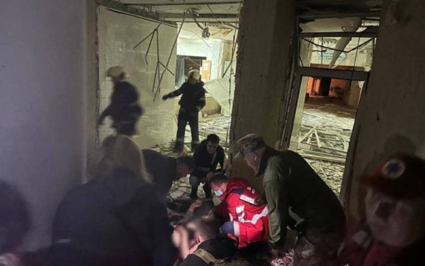 Ουκρανία: Νέα ολονύχτια ρωσική επιδρομή στο Κίεβο - Τουλάχιστον τρεις νεκροί, αναμεσά τους και δύο παιδιά (βίντεο, φωτ.)