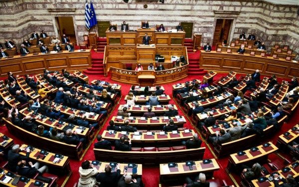 Αντιπολιτευτικά «πυρά» στη Βουλή για τη φράση Βορίδη για τον Μπέο και για τις «ανεξάρτητες» επιτροπές 