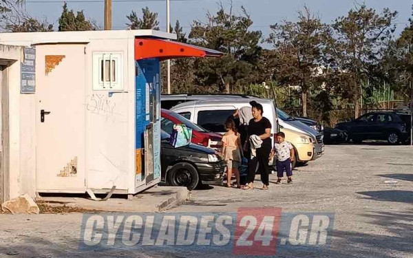 Έφοδος της ΕΛ.ΑΣ σε καταυλισμό Ρομά στην Πάρο (φωτ.)