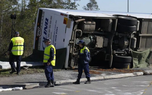 Τραγωδία στην Αυστραλία: 10 νεκροί και 11 τραυματίες από ανατροπή λεωφορείου σε ανισόπεδο κόμβο