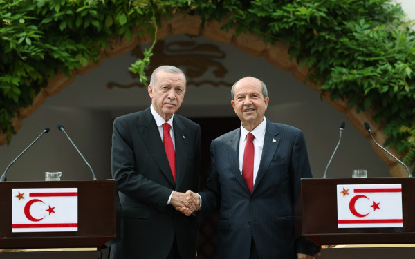 Απειλεί από τα κατεχόμενα ο Ερντογάν: «Εμείς θέλουμε ειρήνη στο Αιγαίο, αν η Ελλάδα δεν το επιθυμεί θα εφαρμόσουμε άλλες πολιτικές» (βίντεο)