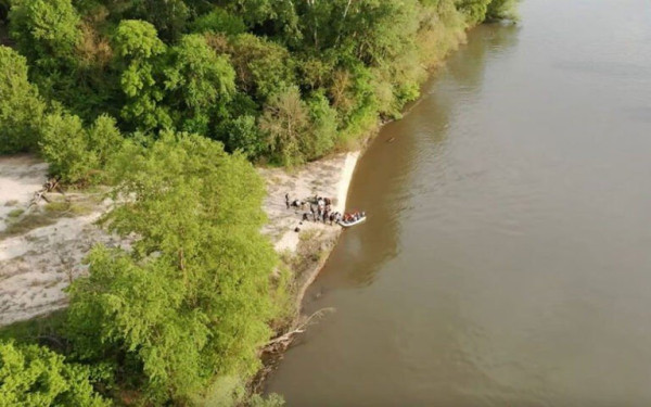 Νέο θρίλερ στον Έβρο με 120 μετανάστες παγιδευμένους σε νησίδα στο ποτάμι