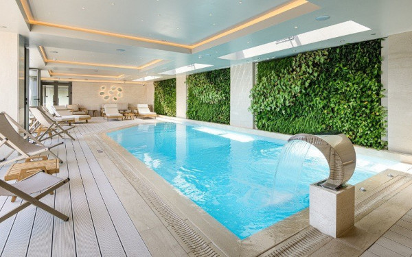 Holiday Inn Thessaloniki: Επένδυση ανακαίνισης  φρεσκάρει το γνωστό ξενοδοχείο 