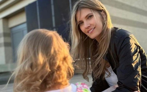 Βελγικό δημοσίευμα: Στην Αθήνα την παραμονή της Πρωτοχρονιάς η Εύα Καϊλή (φωτ.)