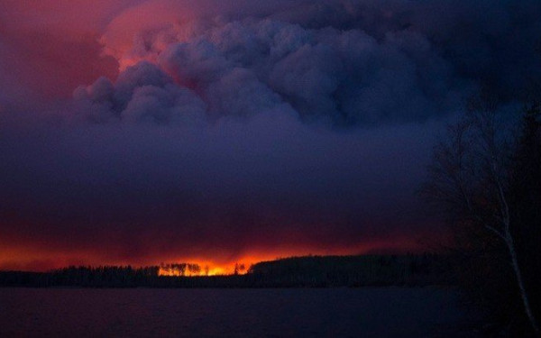 Οι ΗΠΑ συνδράμουν τον Καναδά για τις «καταστροφικές και ιστορικές» πυρκαγιές