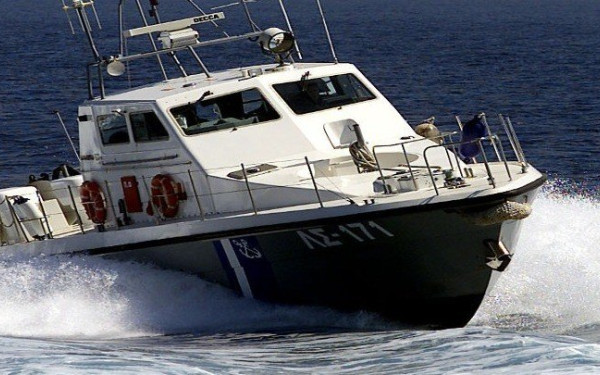 Χαλκιδική: Περιπέτεια για εννέα Ρουμάνους τουρίστες - Το σκάφος τους προσάραξε σε βράχια στον Όρμο Παναγιάς