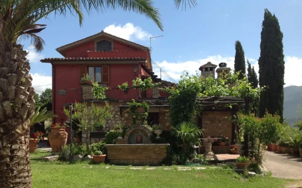 Το πιο μικρό εστιατόριο του κόσμου έχει ένα και μοναδικό τραπέζι - Πού βρίσκεται και πόσο κοστίζει ένα δείπνο (βίντεο, φωτ.)