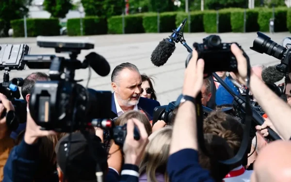 Αυστρία: Αρχηγός του σοσιαλιστικού κόμματος ο Χανκ Πέτερσεν Ντοσκοτσίλ 