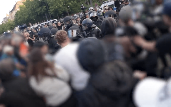 Ξεχειλίζει η οργή στη Λειψία: Kινητοποιήσεις και επεισόδια (βίντεο)