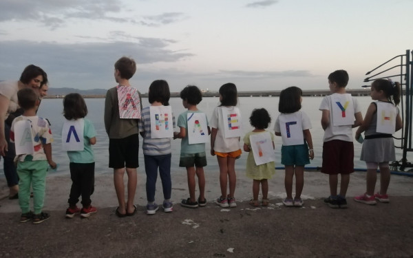 Πύλος: Οι μαθητές της Καλαμάτας ζωγράφισαν για τις μαμάδες και τα παιδιά που χάθηκαν στη θάλασσα (φωτ.)