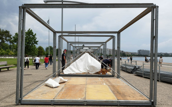 Το Φεστιβάλ Βιβλίου Θεσσαλονίκης «δεν μασάει» από βροχές και έρχεται δριμύτερο (φωτ.)