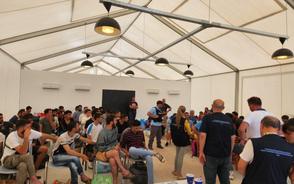 Πύλος: Στο ΚΥΤ Μαλακάσας οι 71 μετανάστες (βίντεο, φωτ.)