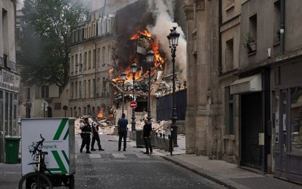 Γαλλία: 37 τραυματίες, 2 αγνοούμενοι και ανησυχία μετά την έκρηξη σε συνοικία του Παρισιού (βίντεο)