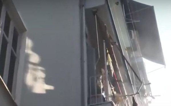 Θεσσαλονίκη: Φωτιά σε διαμέρισμα στην περιοχή της Ανάληψης - Στο νοσοκομείο ηλικιωμένη με αναπνευστικά προβλήματα (βίντεο)