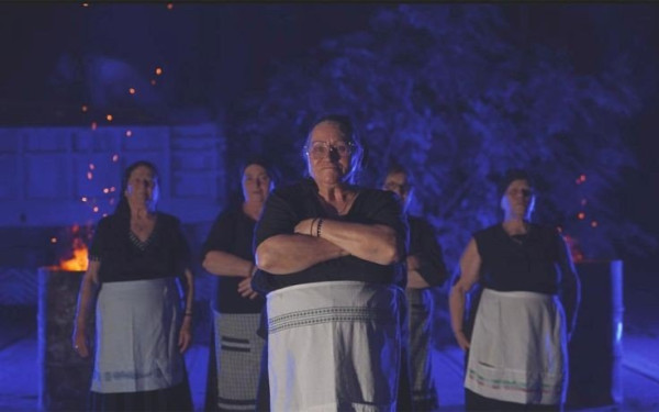 Οι γιαγιάδες από την Κρήτη «ξαναχτυπούν» και βάζουν στόχο την Ελληνική Βουλή (βίντεο)