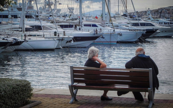 Προσδόκιμο ζωής: Πάνω από τον ευρωπαϊκό μέσο όρο οι ελληνικές περιφέρειες πλην μιας - Πόσο περισσότερο ζουν οι γυναίκες
