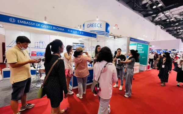 Το ελληνικό βιβλίο ταξίδεψε ως το Πεκίνο και βρέθηκε μπροστά σε κοινό 200.000 βιβλιόφιλων (φωτ.)